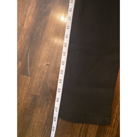 Levis Women’s 311 Shaping Skinny Jeans Black Size W 28 x L 28 NWT MSRP $69.50 - Picture 4 of 6